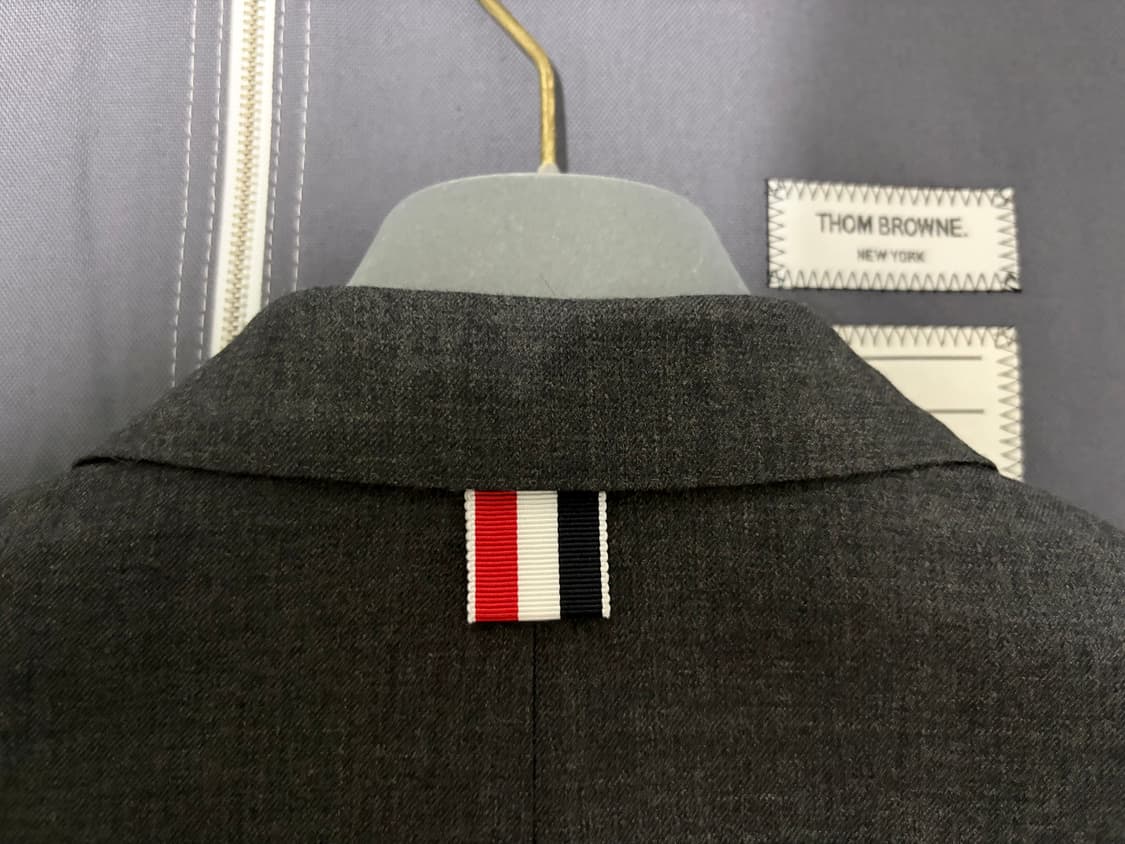 톰브라운 클래식 수트 다크그레이 2사이즈 상품이미지3