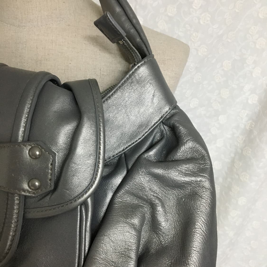 Y2K 무드 실버 레더 숄더백 상품이미지3