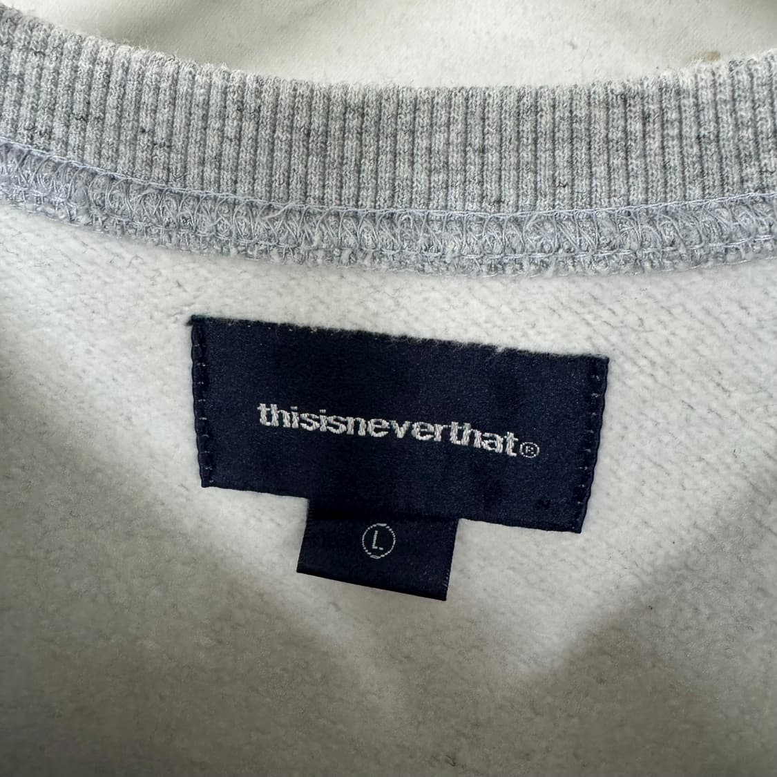 디스이즈네버댓 자수로고 맨투맨 상품이미지3