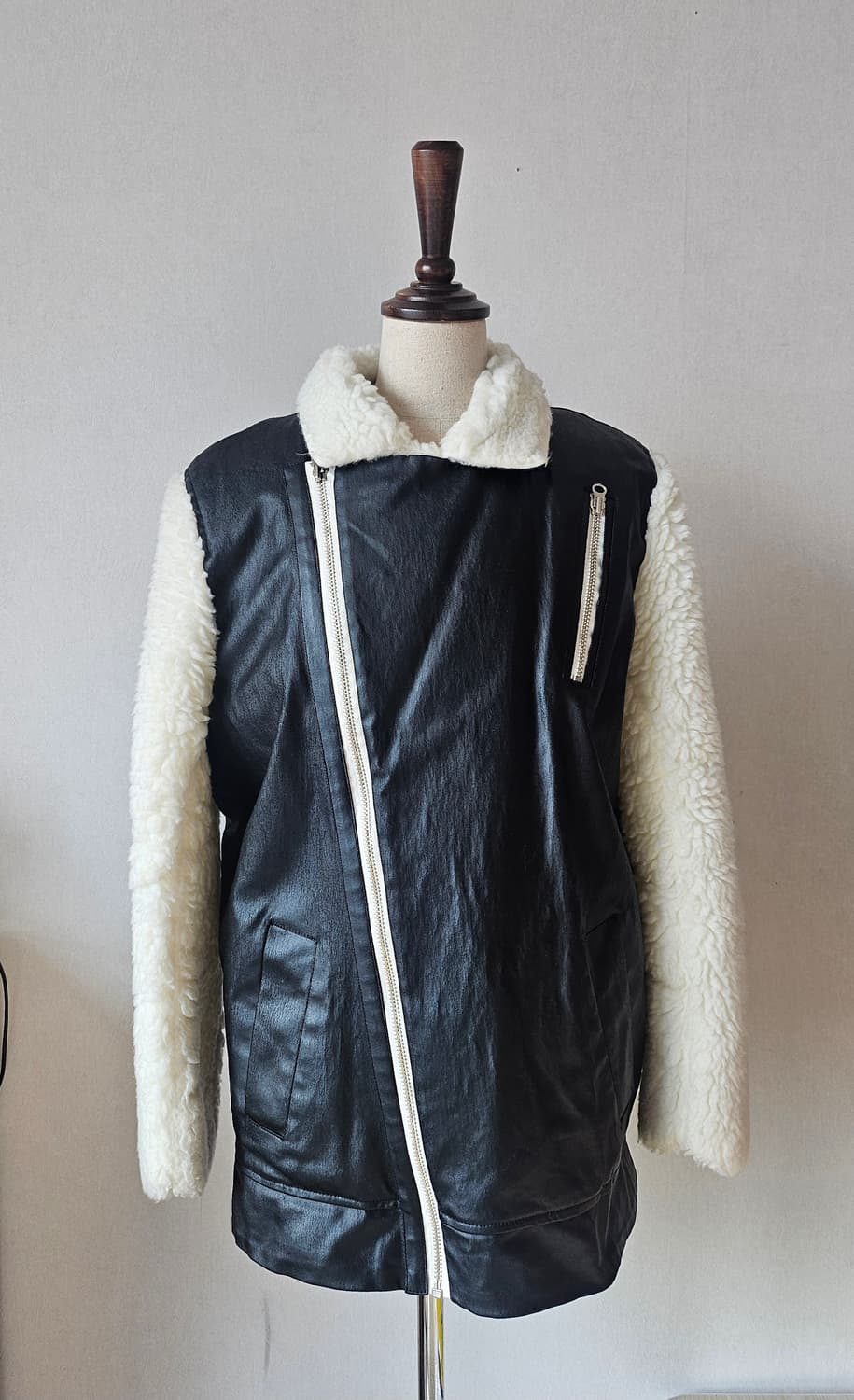 청담디자이너 블랙 레더 시어링 무스탕 자켓 / 스트릿 무드 상품이미지3