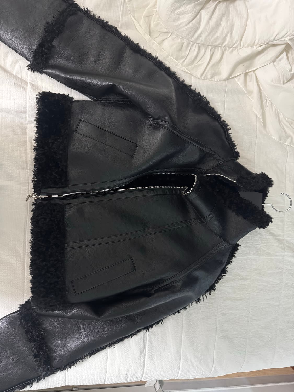 YUSE 블랙 무스탕 자켓 상품이미지1