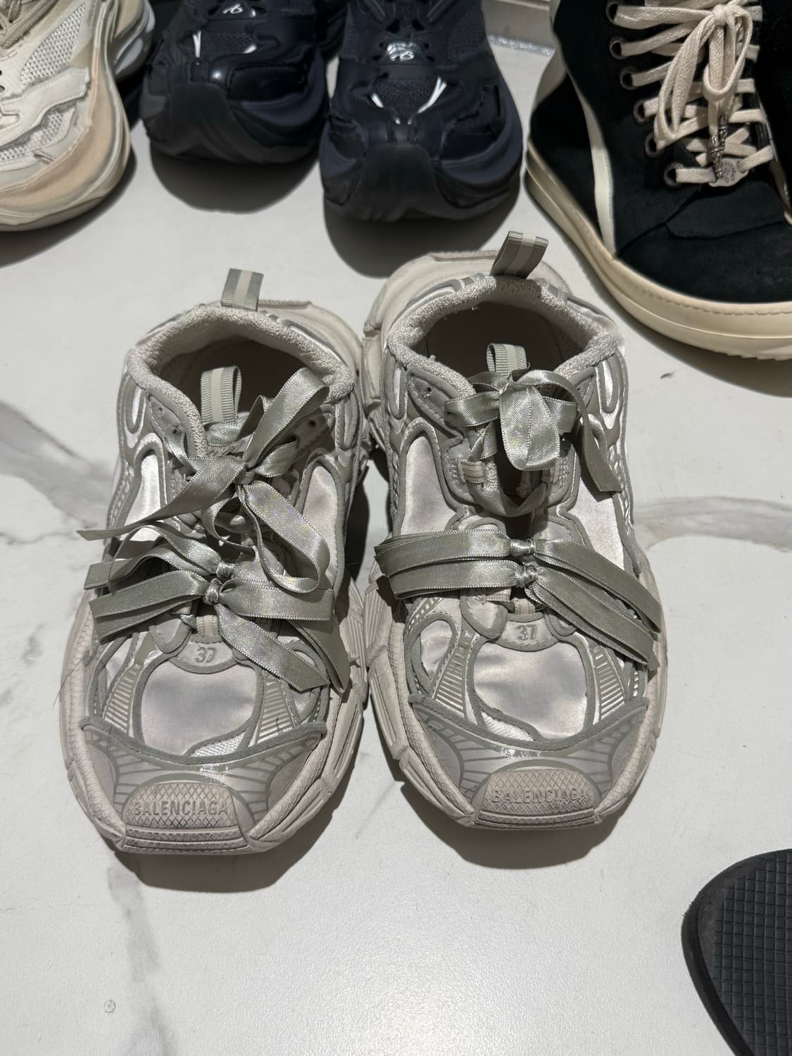 발렌시아가 3XL 리본 스니커즈 상품이미지1