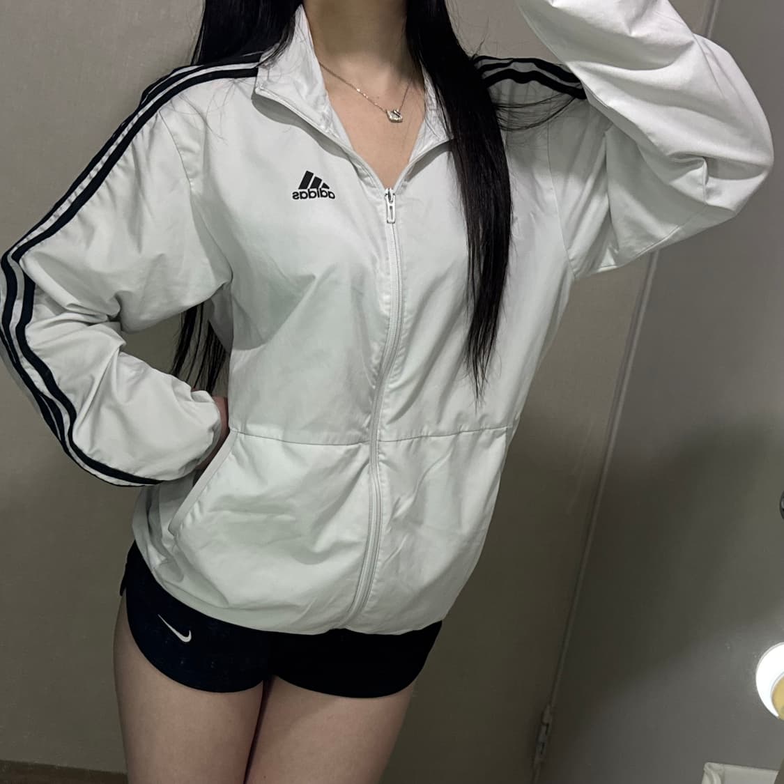 아디다스 화이트 삼선 바람막이 져지 🤍🖤 상품이미지4