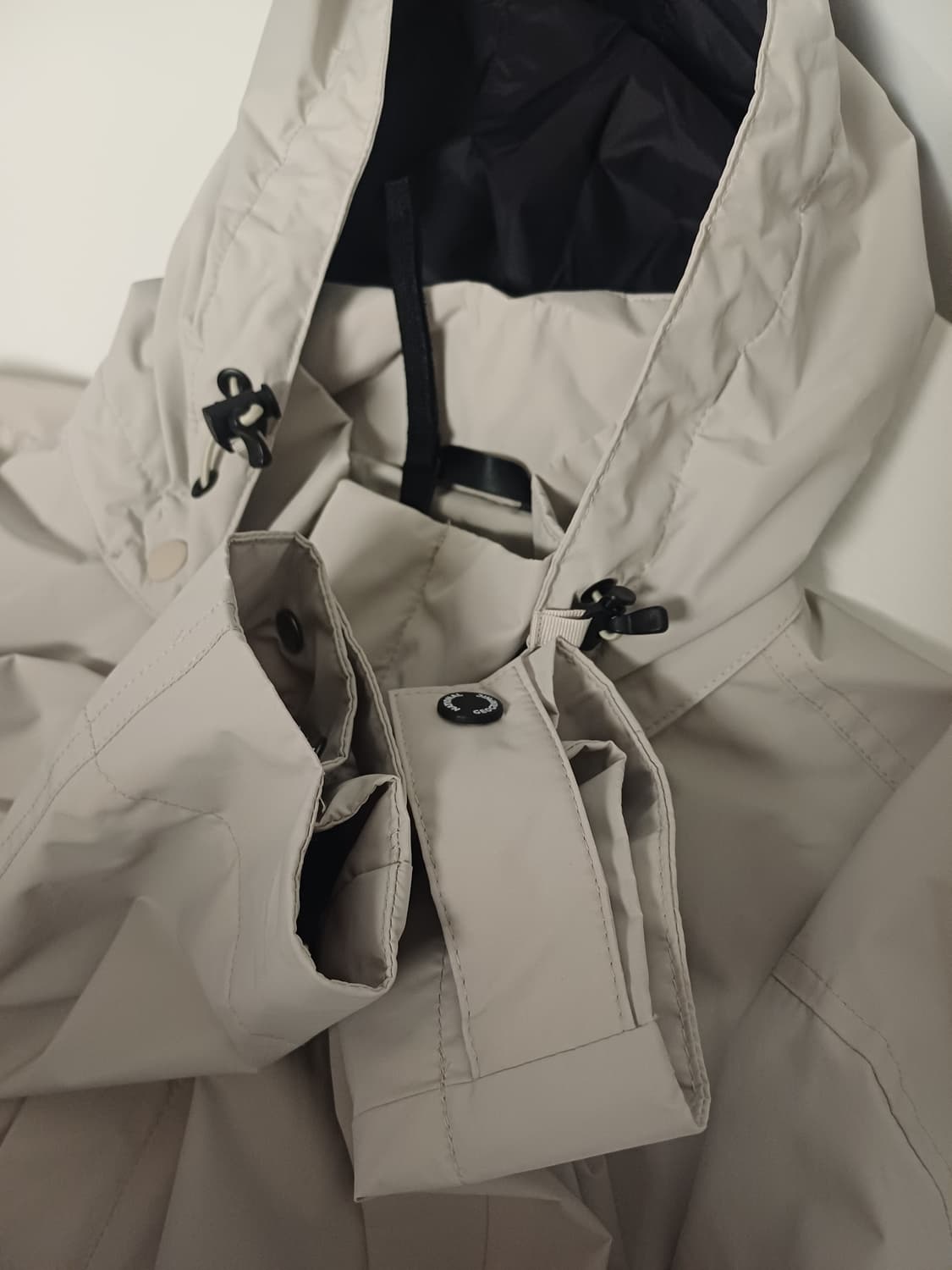 [정품/L] 내셔널지오그래픽 하이넥 와펜 바람막이 (베이지) 상태최상 상품이미지6