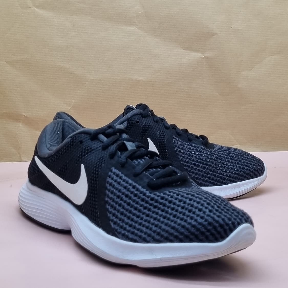 나이키 레볼루션4 여성운동화235 상품이미지1