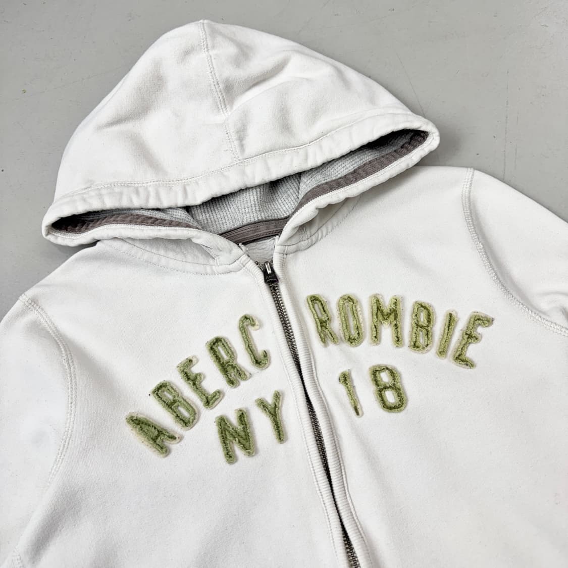아베크롬비 Y2K 흰초 아치로고 후드집업 상품이미지3