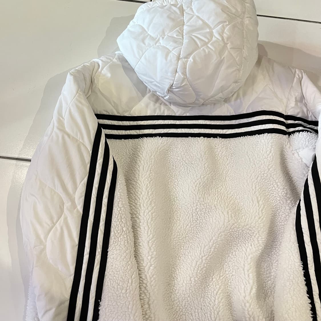 아디다스 화이트 하이브리드 쉐르파 퀼팅 트랙자켓 상품이미지3