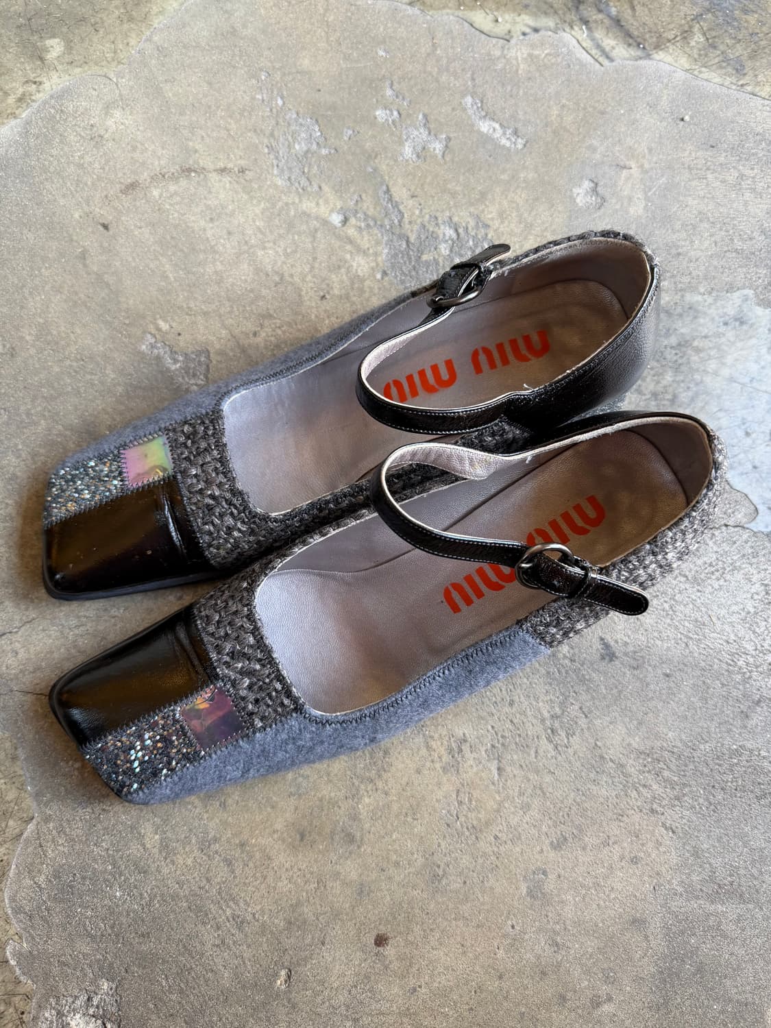 early 00s 미우 미우 그레이 스퀘어토 키튼힐 상품이미지1