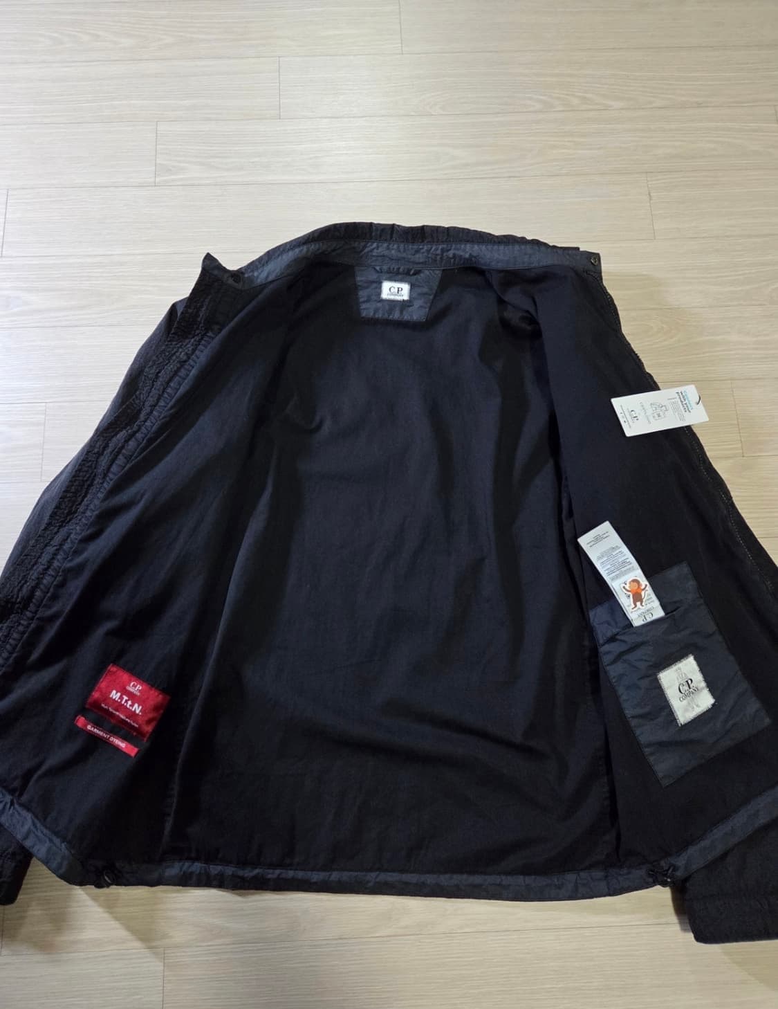 CP컴퍼니 M.T.T.N. 나일론 가먼트 다잉 자켓 (블랙) 상품이미지7