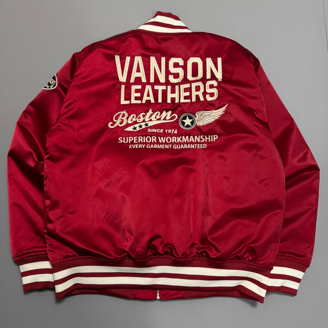 밴슨(VANSON) 레드 스펠아웃 로고 후면 자수 나일론 스타디움 자켓 상품이미지8