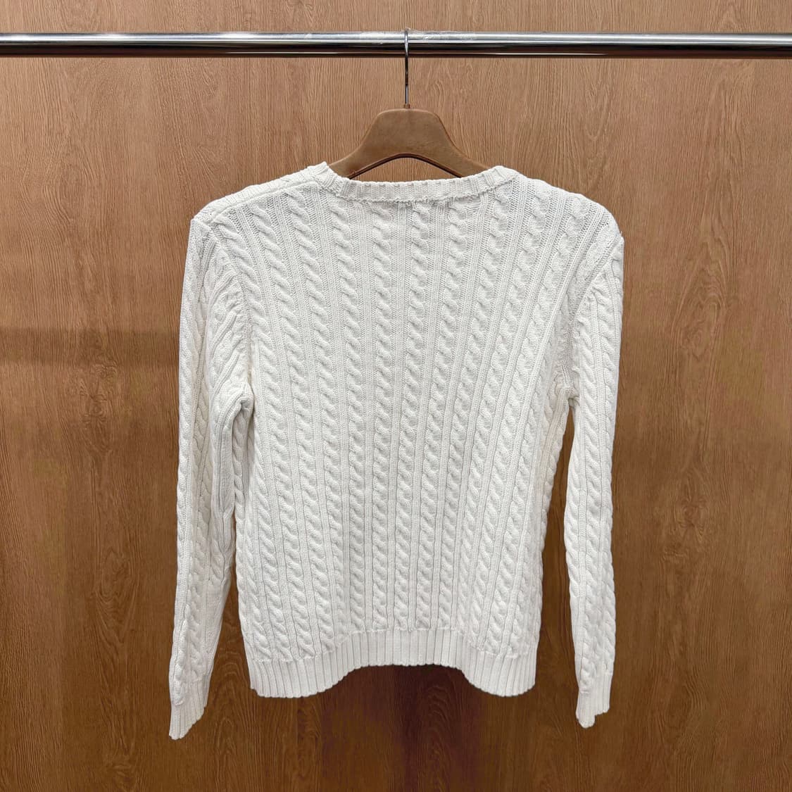 랄프로렌 꽈배기 니트 긴팔 라운드넥 자수 로고 디테일 슬림핏 화이트 상품이미지3