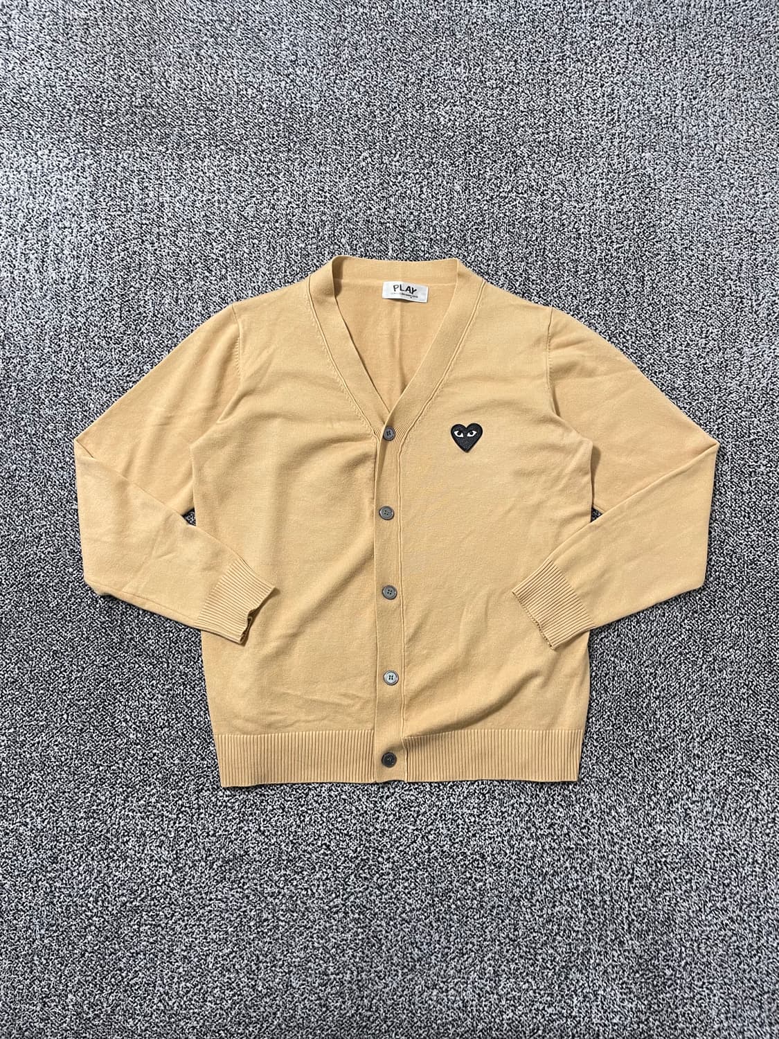 빈티지9. 꼼데가르송 플레이 울 가디건 하트 와펜 니트 가디건 베이지 상품이미지1