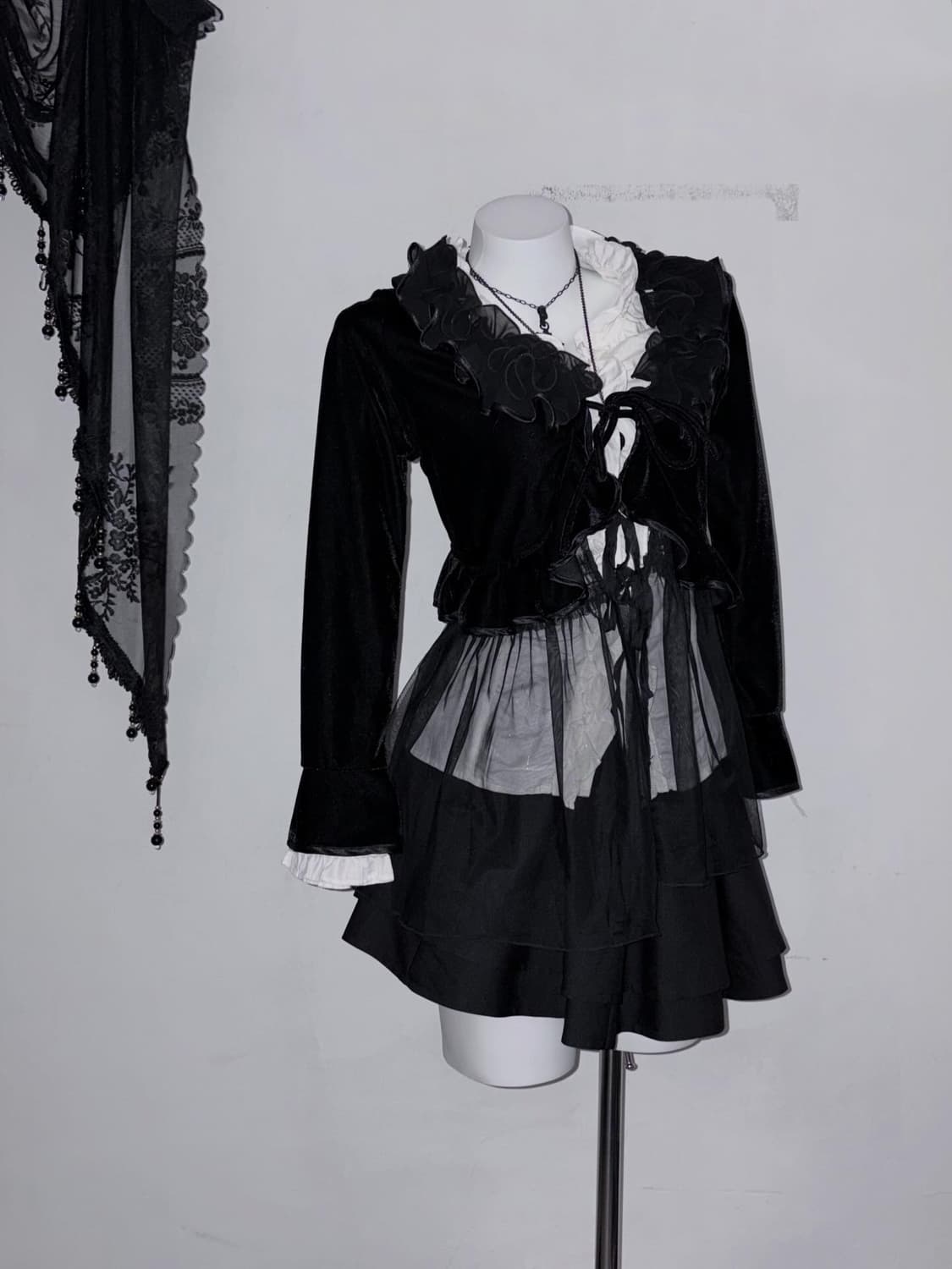 다크로맨틱 고스 코디세트 4피스 - 프릴, 시스루, 코르셋, 벨벳 상품이미지10