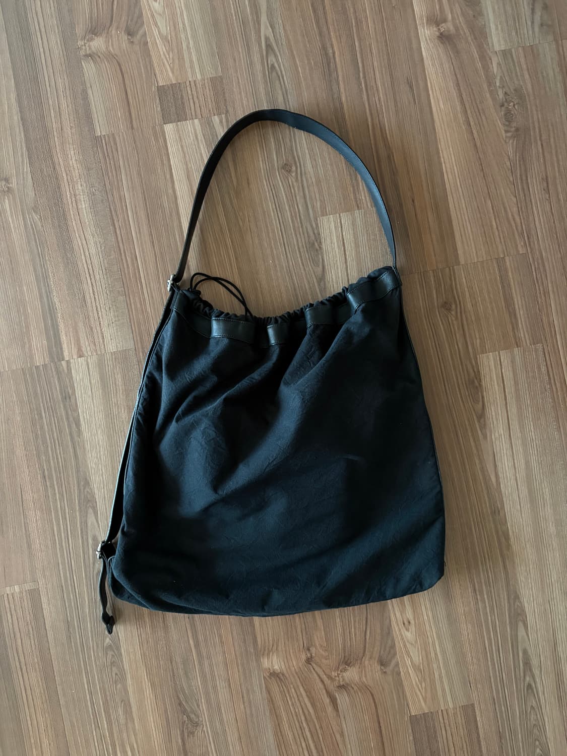 해칭룸 벨트백 블랙 상품이미지1