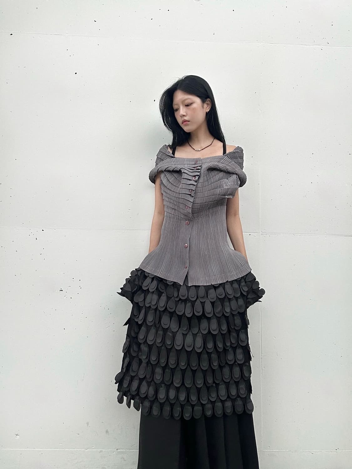 Off shoulder pleats top / grey 상품이미지1