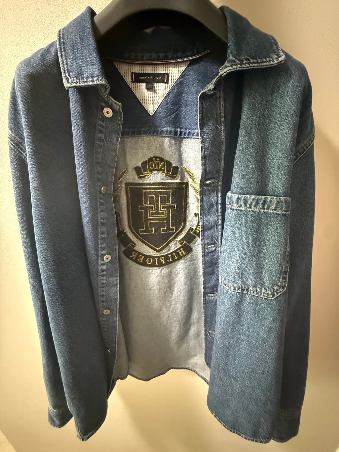 타미 힐피거 중청 빅로고 자수 데님 남방 (L) 상품이미지1