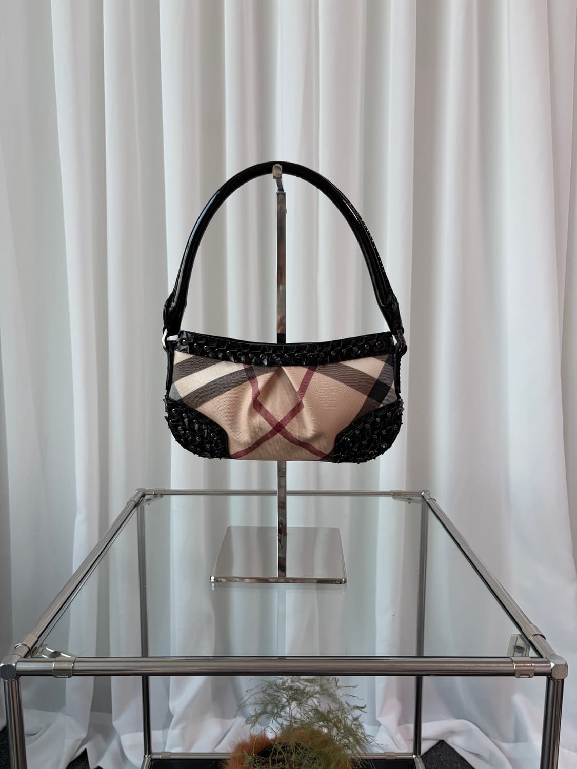 버버리 스타 스터드 헌빌 숄더백 상품이미지2