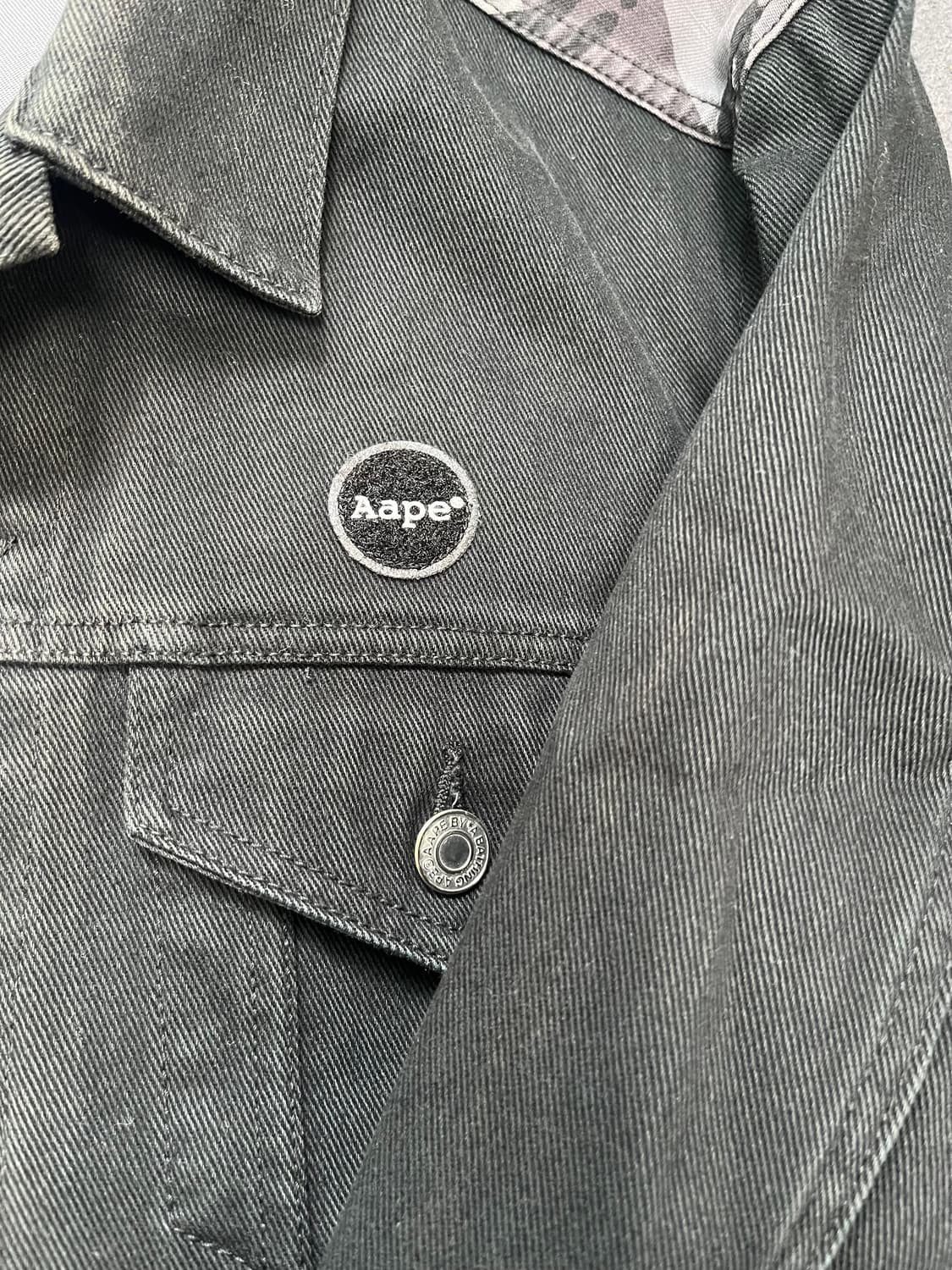 [L] 에이프 카모 흑청 트러커 데님 자켓 베이프 상품이미지3