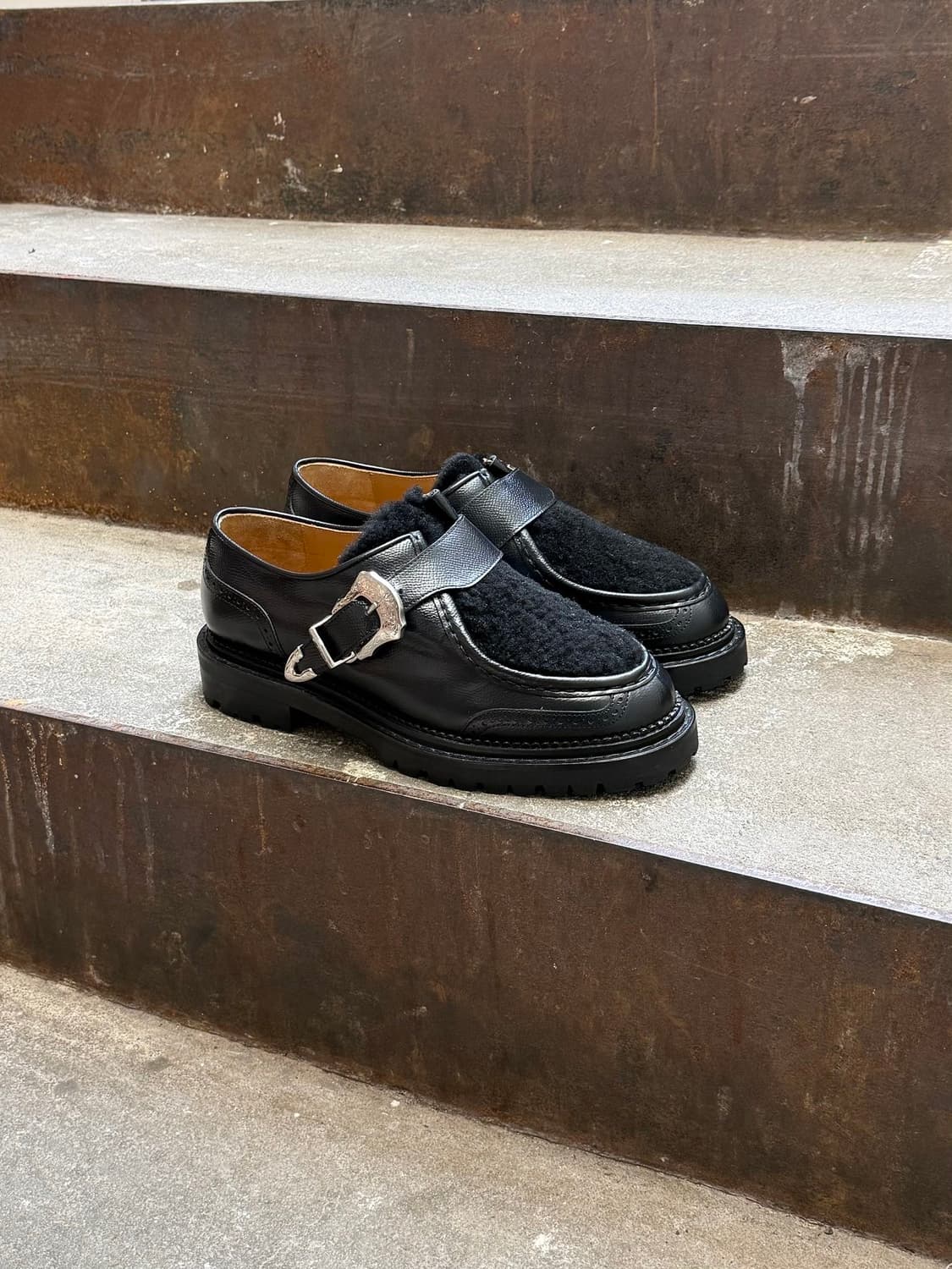 토가 비릴리스 블랙 웨스턴 버클 퍼 로퍼 상품이미지1