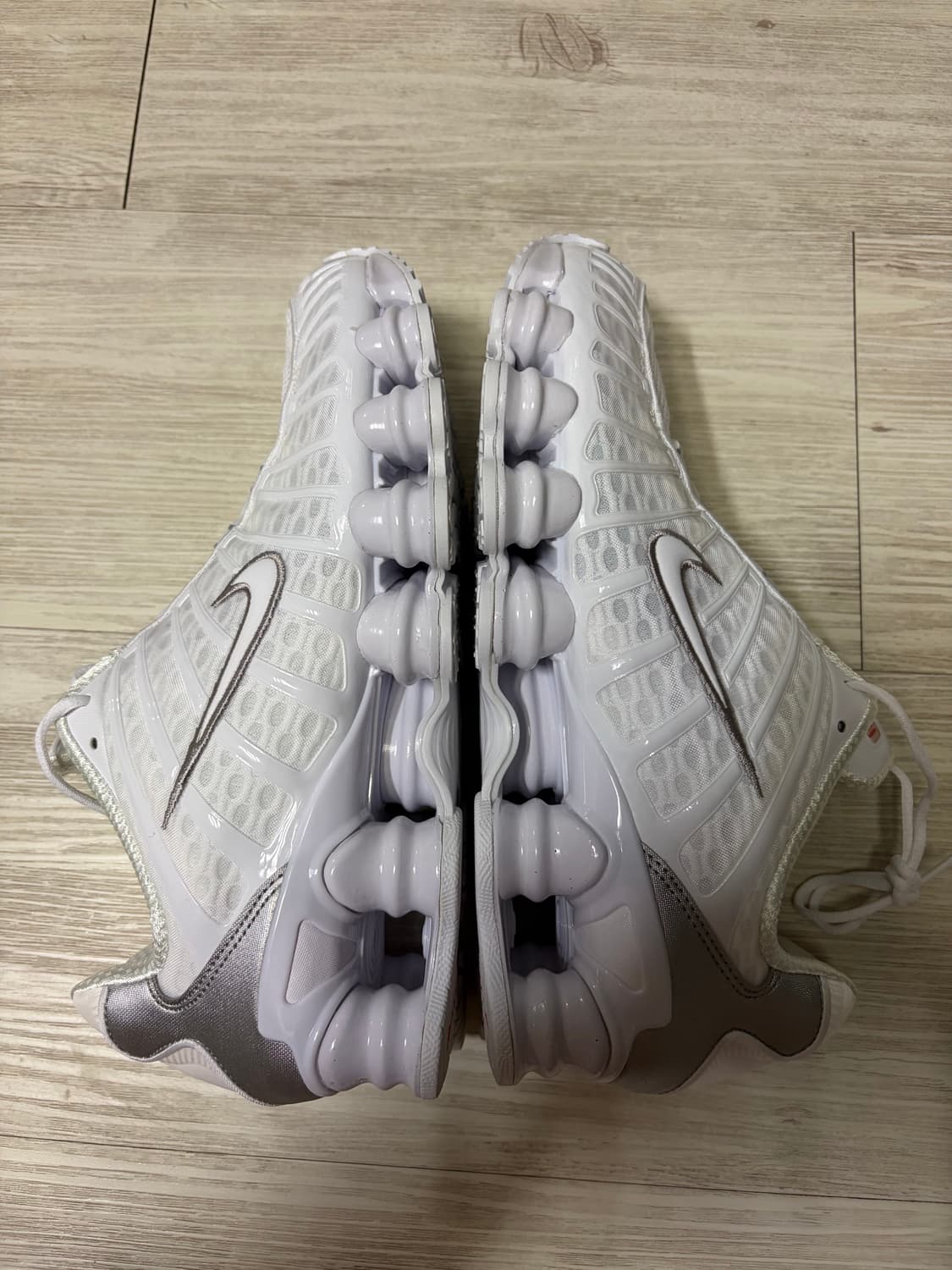 나이키 샥스 TL 화이트 앤 맥스 오렌지 270 상품이미지2