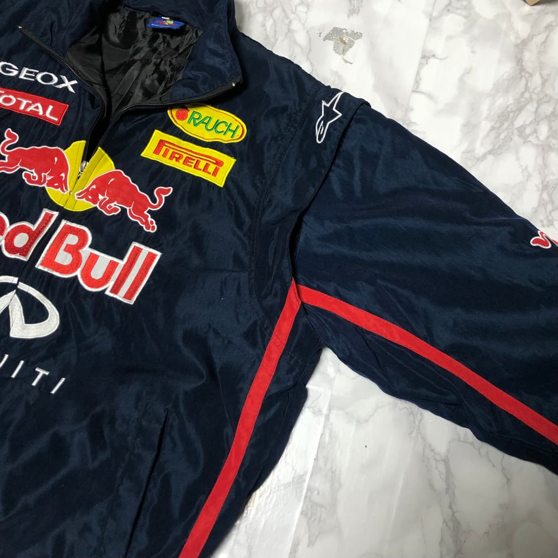 레드불 포뮬러원 자켓 거의새거 자수 남성용 상품이미지3