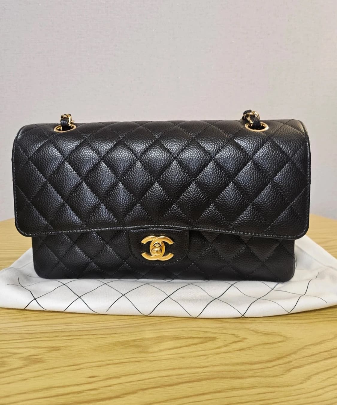 (정품)샤넬 클래식 캐비어 금장가방 급처!! 상품이미지1