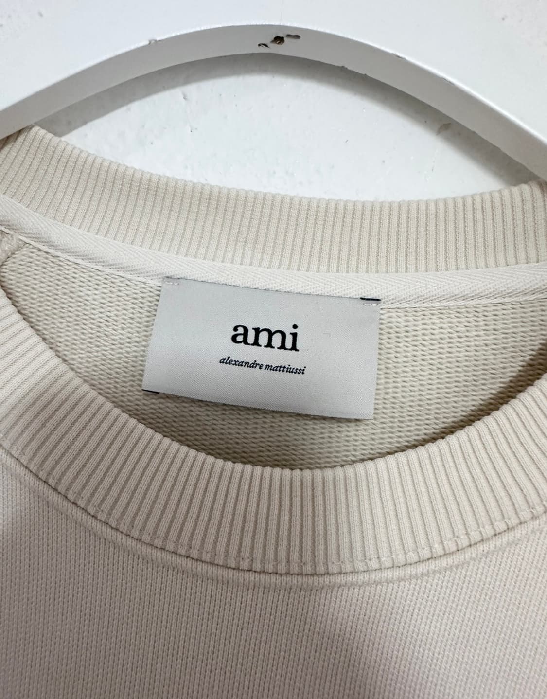 Ami 아미 하트로고 베이지 맨투맨 상품이미지4