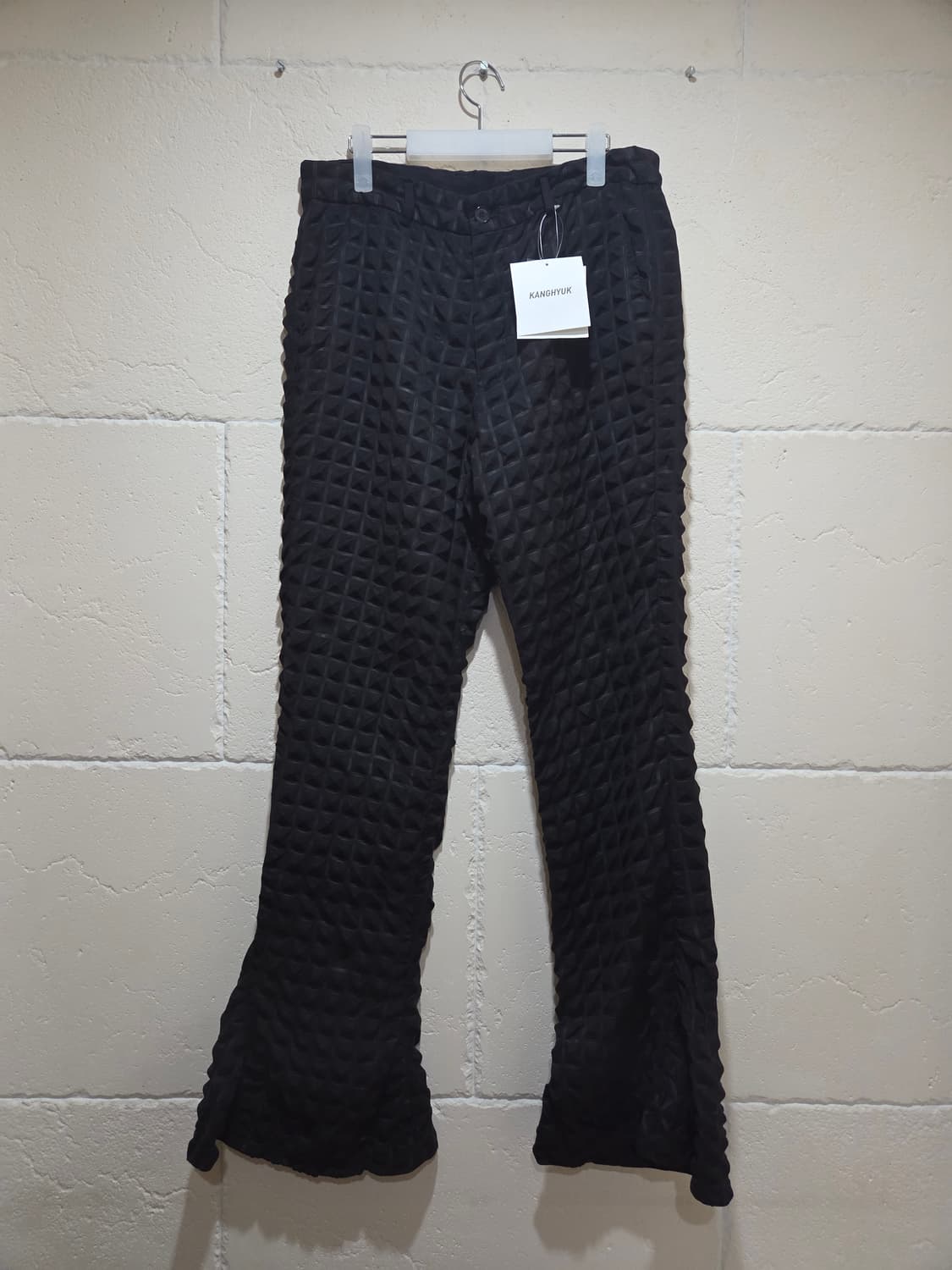 강혁 하이웨스트 플레어컷 비건 스웨이드 트라우저 블랙 L 상품이미지1