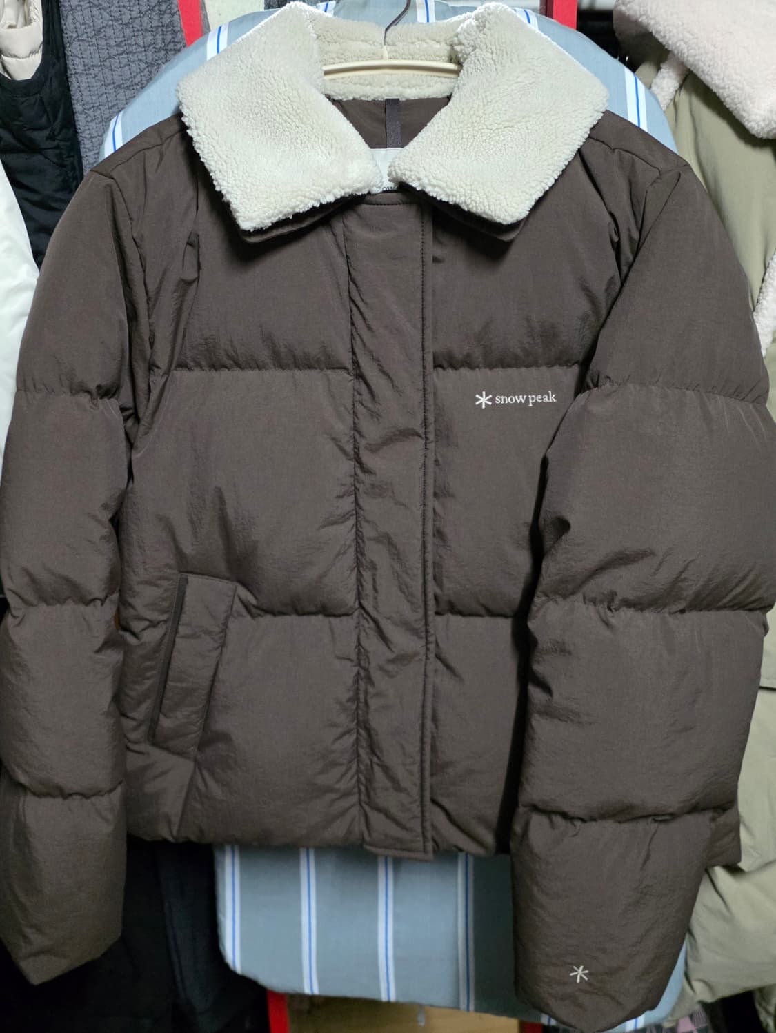 스노우피크 여성 카라 부클넥 헤비 다운 자켓 Choco Brown 상품이미지1