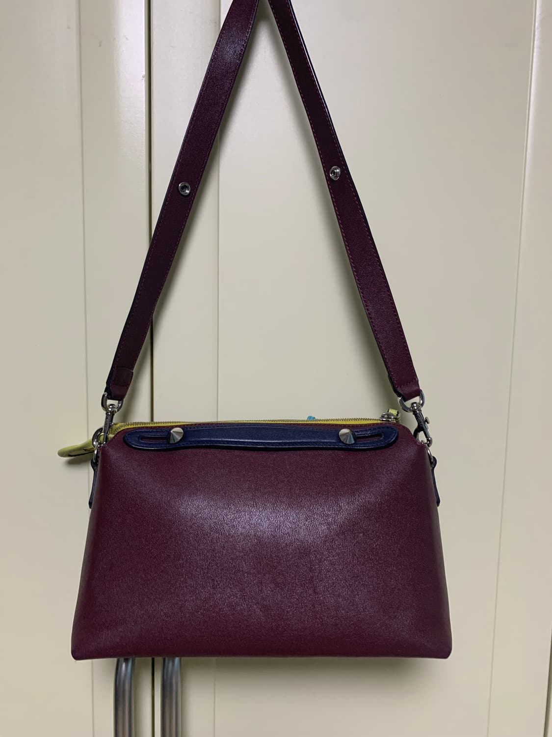 펜디 바이더웨이 버건디 숄더토트백.  정품 상품이미지10