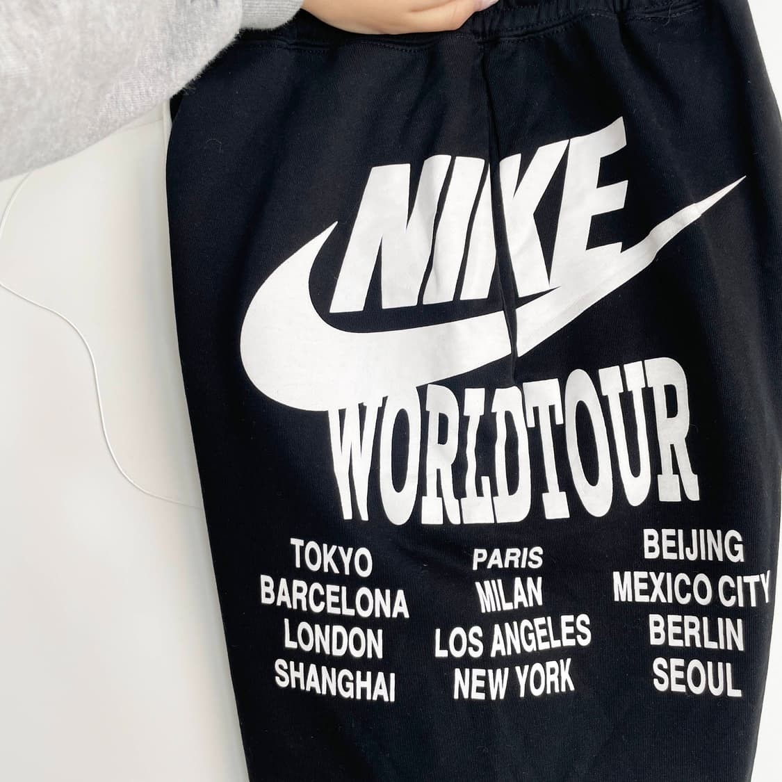 F2 나이키 NSW 월드 투어 프렌치 테리 쇼츠 블랙 M사이즈 상품이미지3