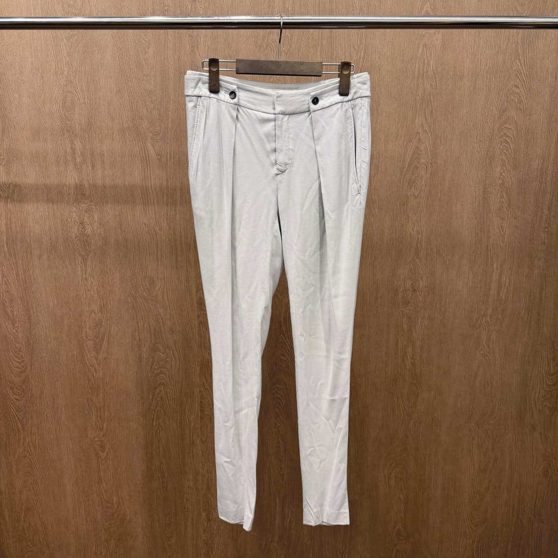 헬무트랭 스키니 코튼 팬츠 웥 턱 미니멀 스퀘어 포켓 버튼 디테일 화이트 상품이미지2