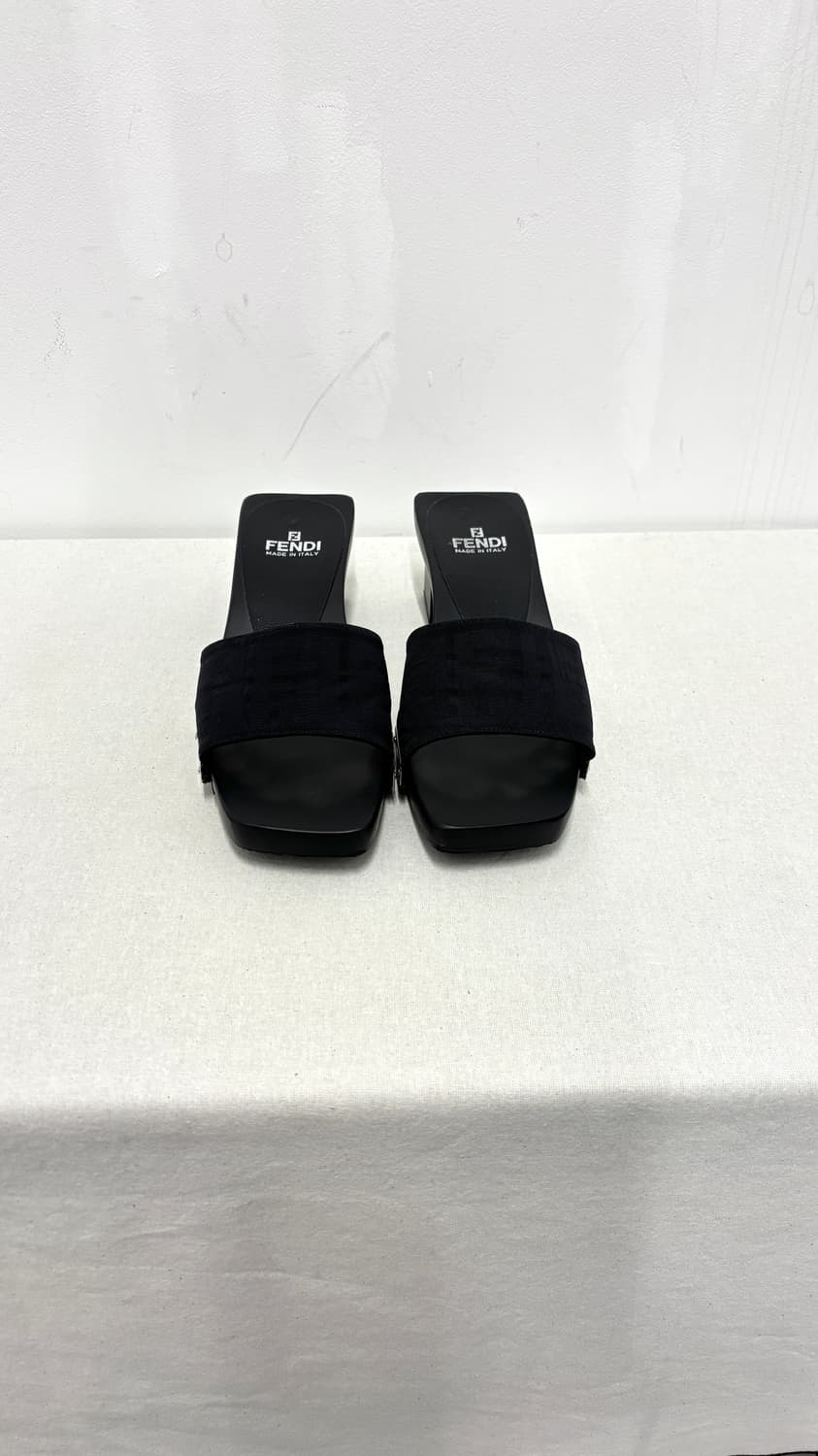 FENDI Zucca Mule Heels 상품이미지5