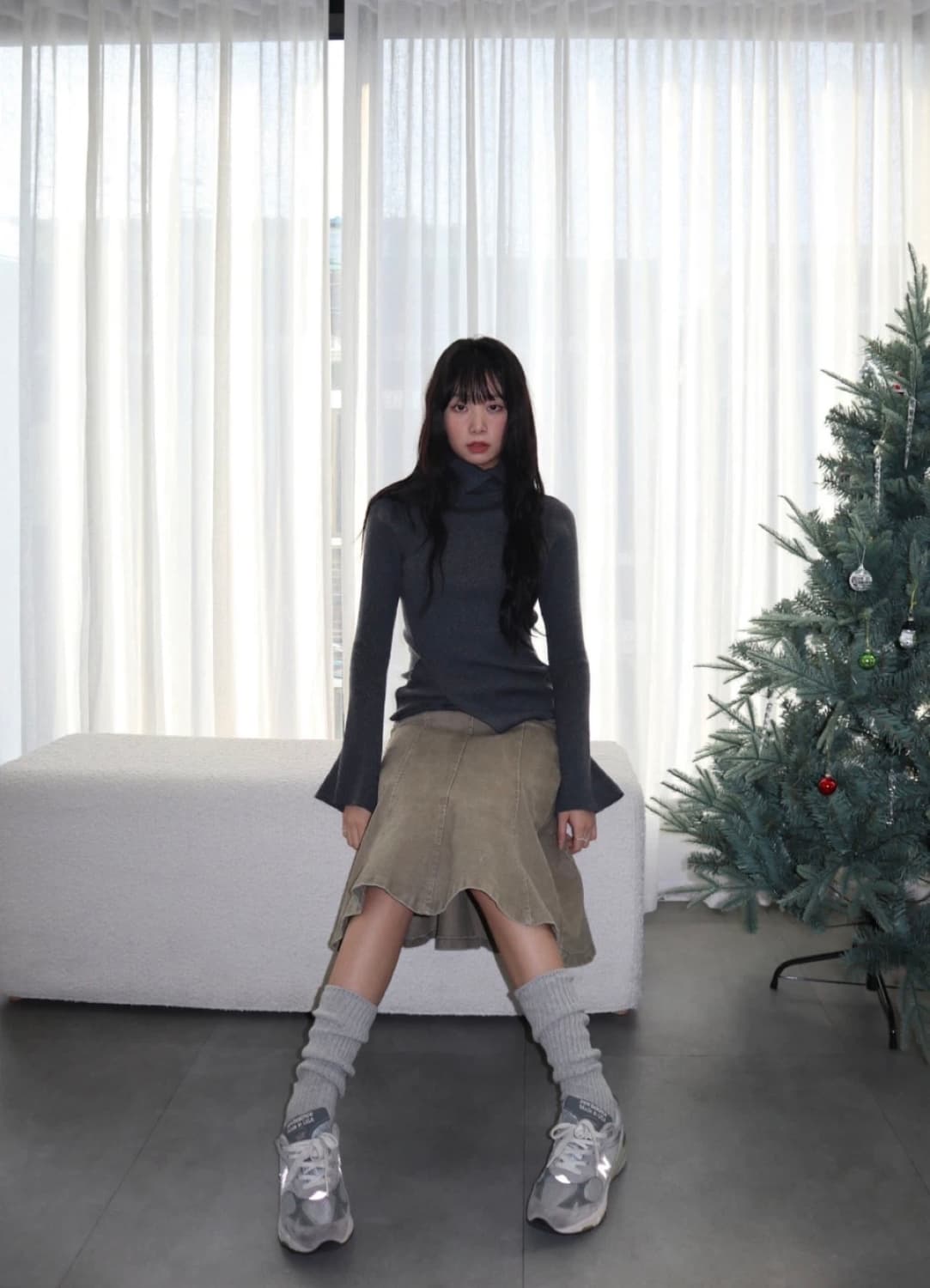 르에브 버튼 폴라 니트 탑 차콜 상품이미지1