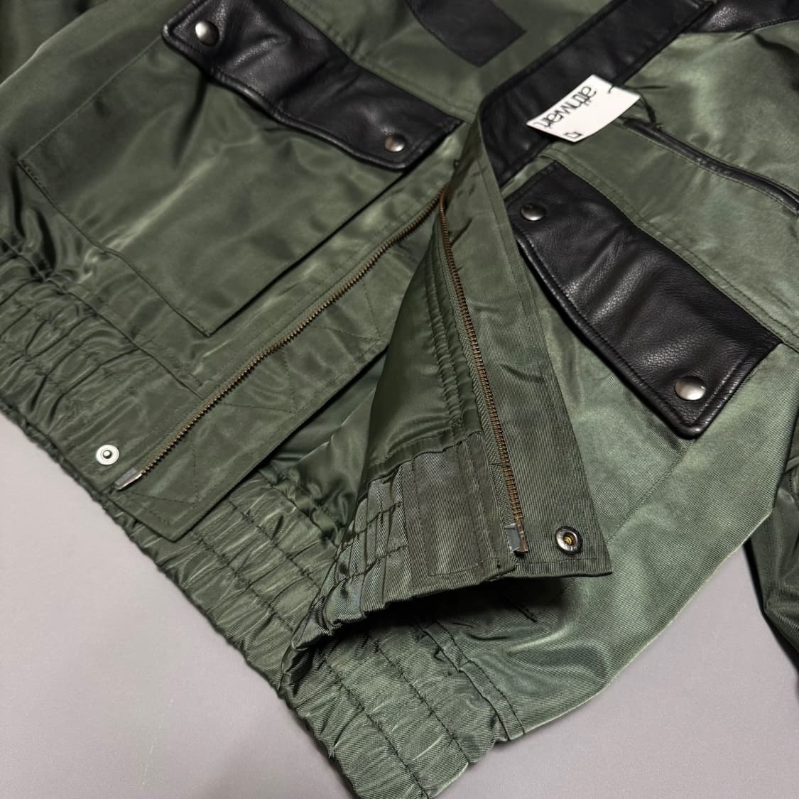 Oriens by 저널스탠다드 올리브컬러 에코레더 디테일 플라이트 자켓 상품이미지5