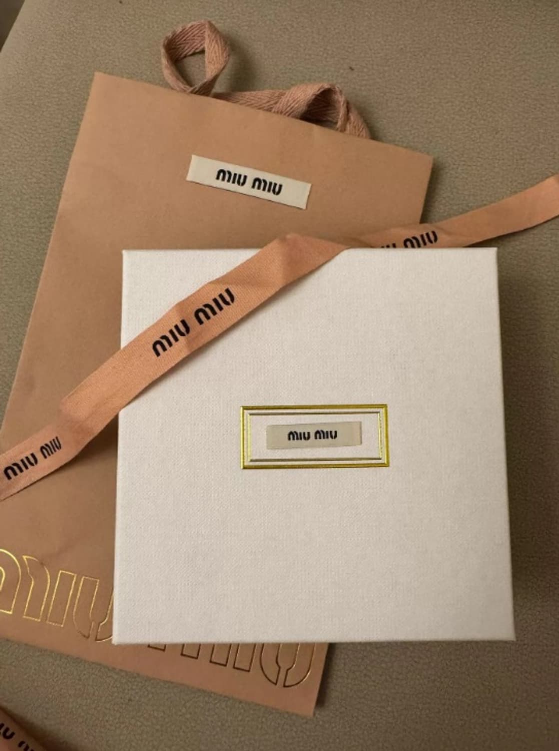 정품 미우미우 로고 디스크 골드 넥체인 판매합니다 상품이미지3