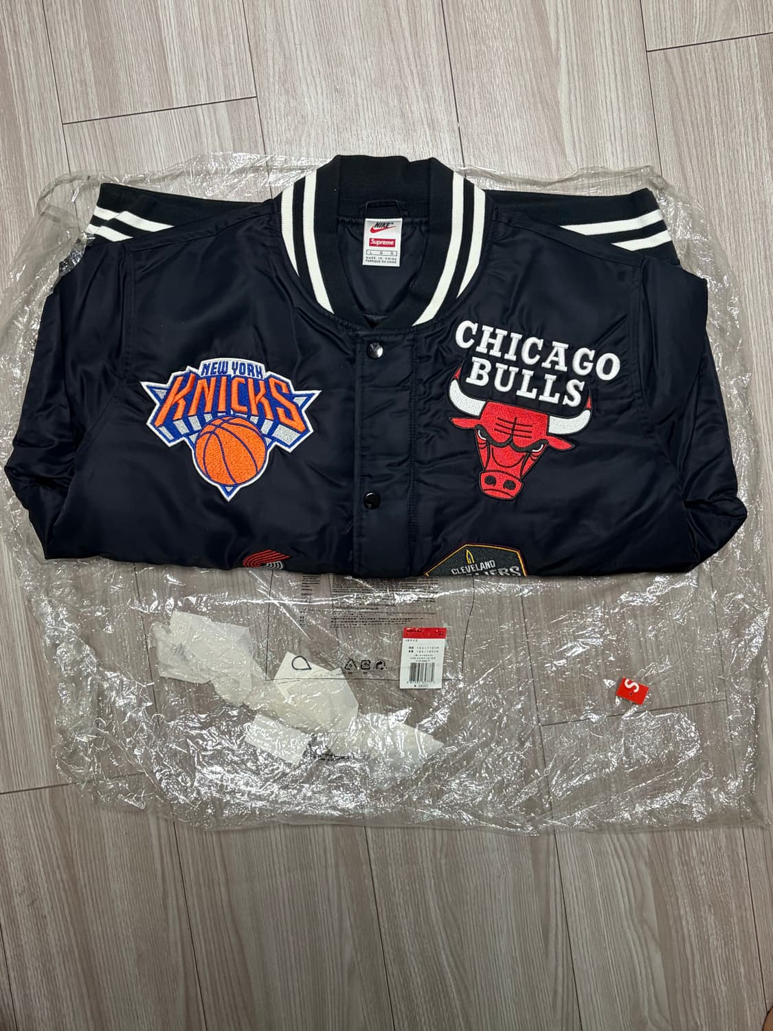 슈프림 x 나이키 NBA 팀 웜업 자켓 블랙 - 18SS 상품이미지1