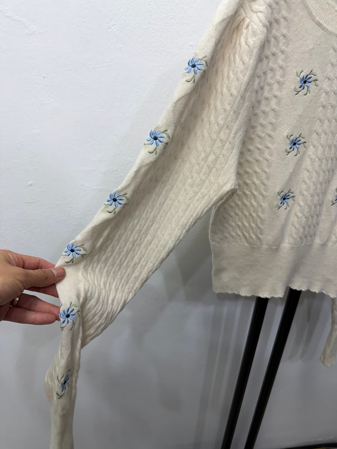 정품) 산드로 신형 플라워 자수 니트 2 상품이미지3