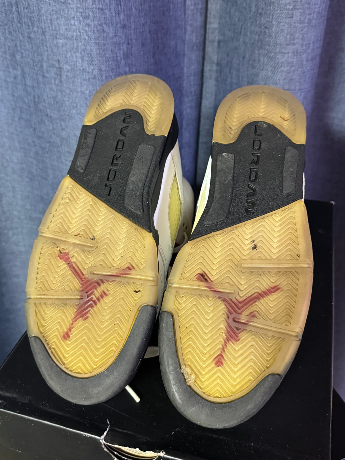 나이키 에어조던5 화이트/레드 농구화 상품이미지4