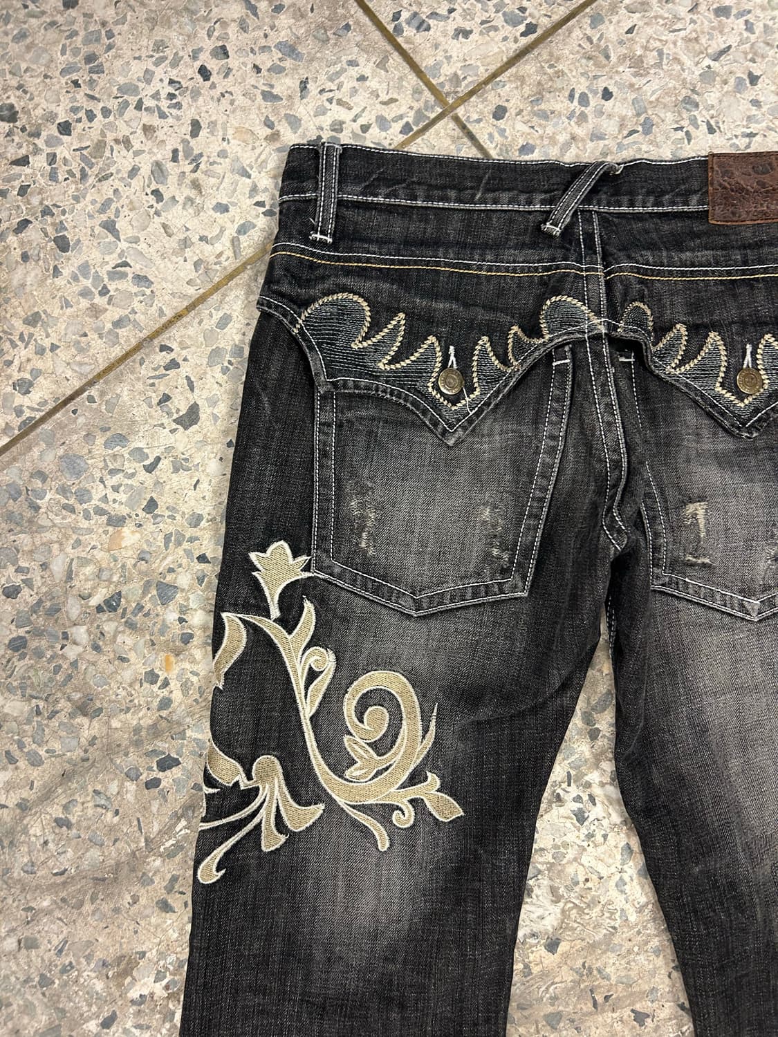 W-M) 토네이도 마트 트라이벌 자수 부츠컷 로우라이즈 데님팬츠 상품이미지7