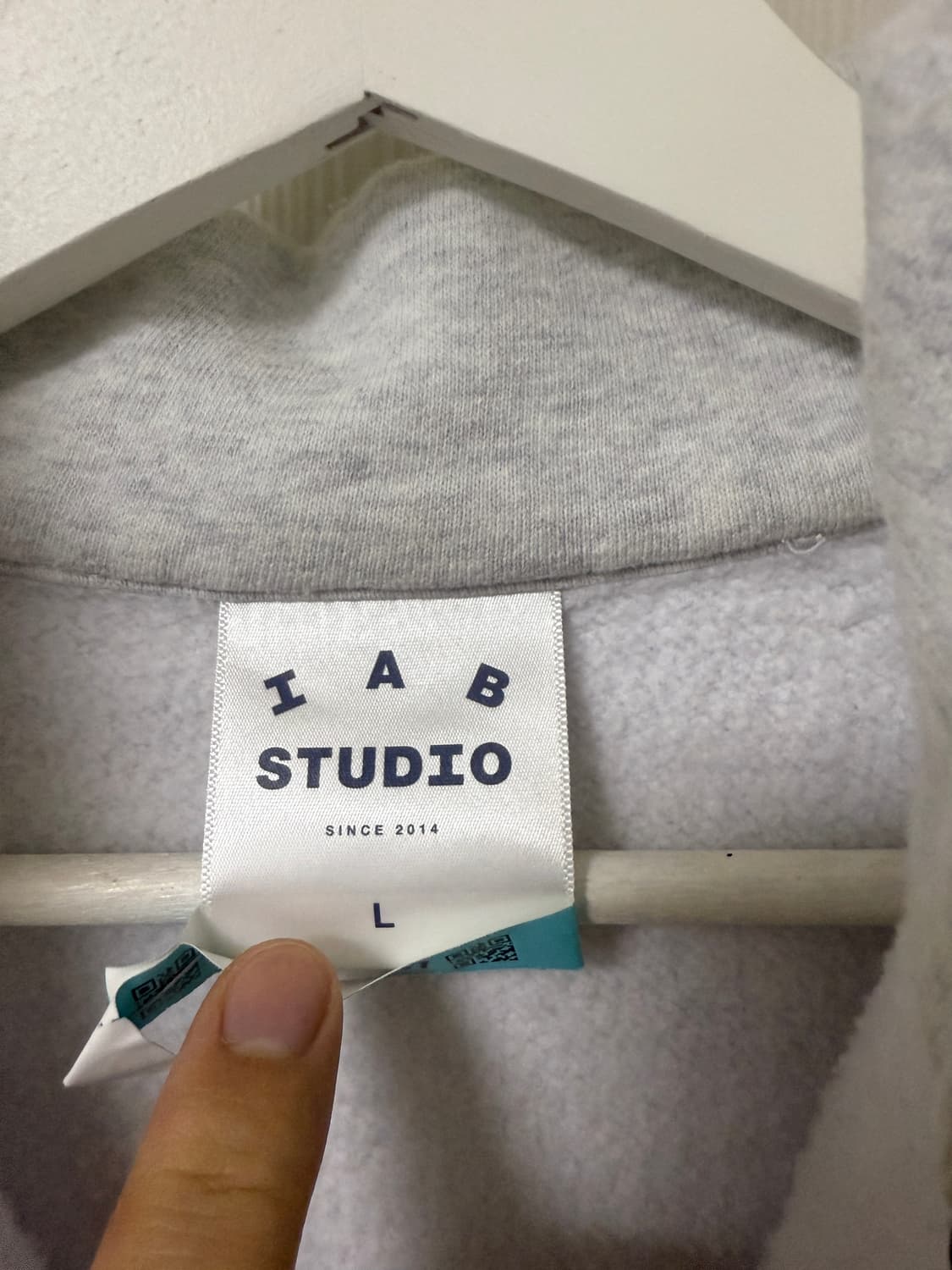 아이앱스튜디오 반집업 스웻셔츠 상품이미지3