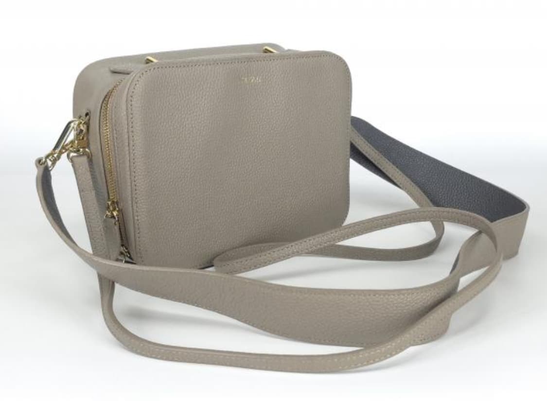 드메리엘 크로스백 상품이미지1