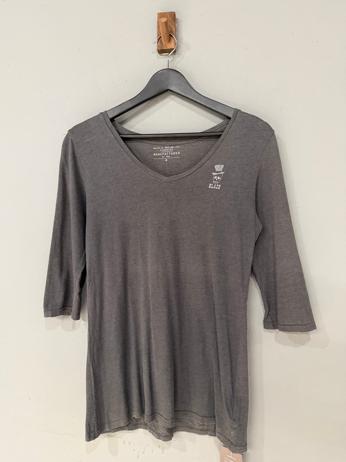 back lettering v-neck design top 상품이미지5