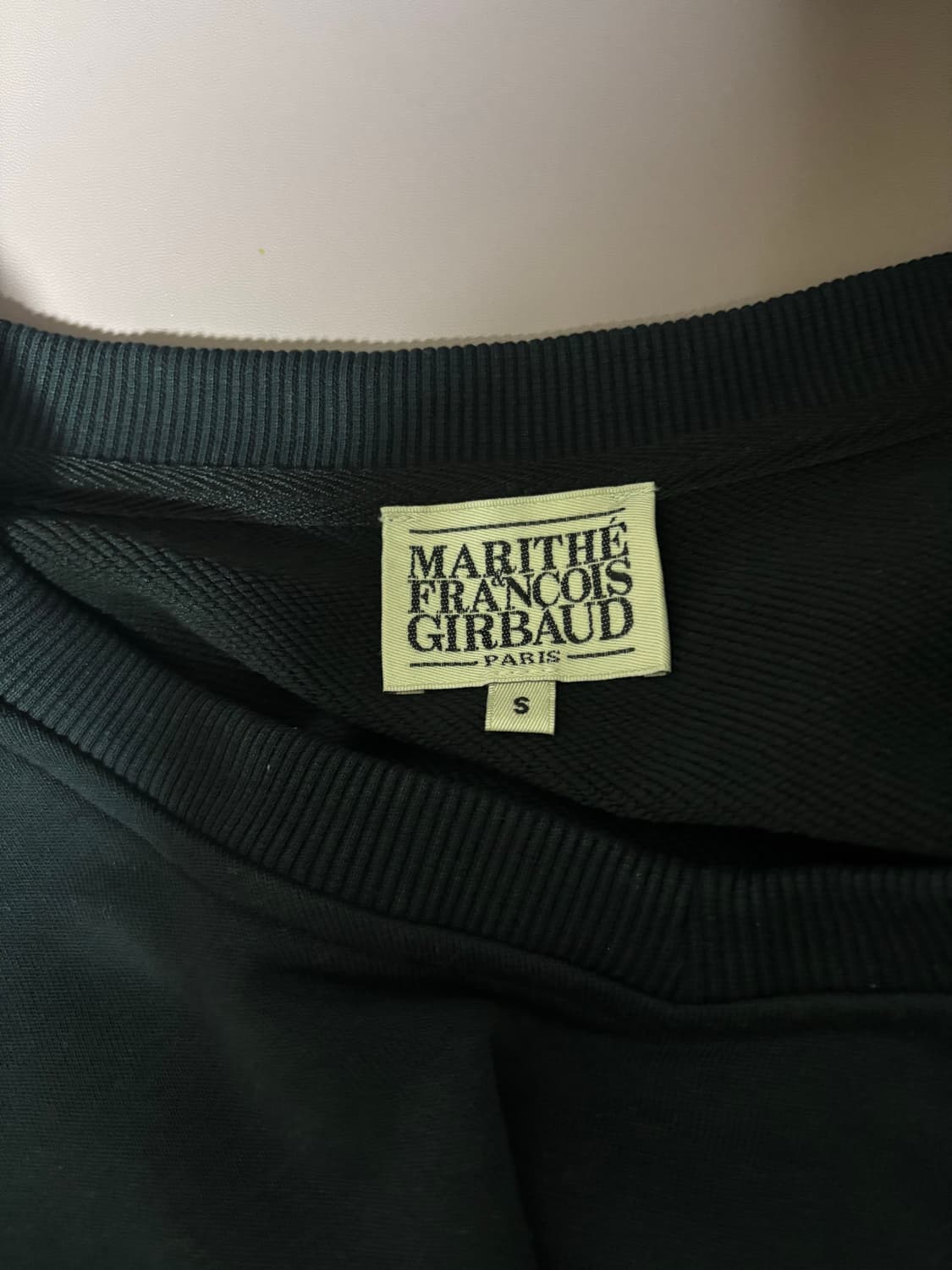 마리떼 프랑소와 저버 크롭 브이넥 맨투맨 팝니다 상품이미지5