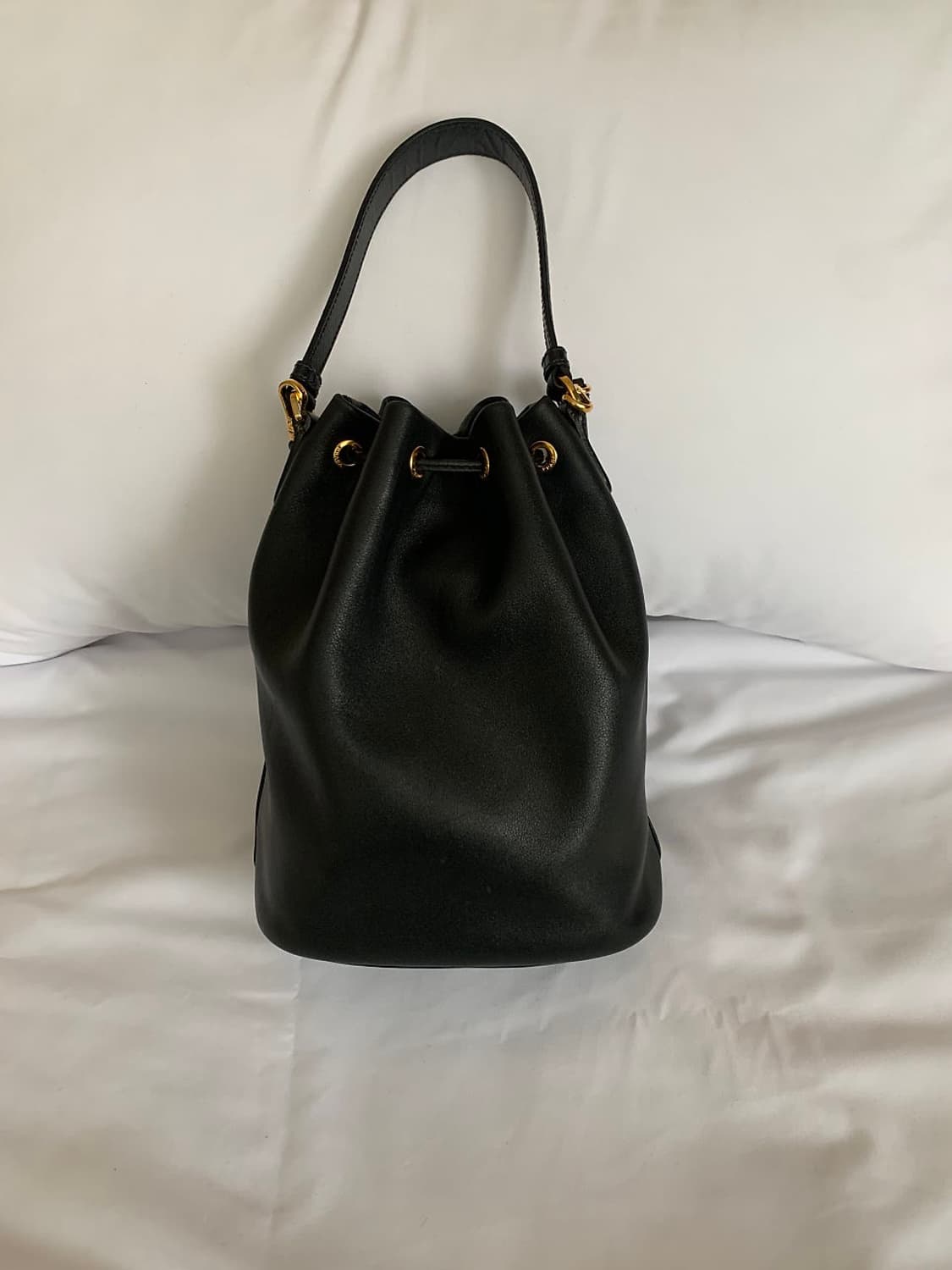 프라다 레더 버킷백 상품이미지3