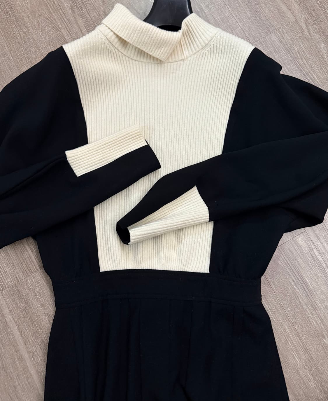 [시스템] 19FW 백 플리츠 니트 원피스 (SY1J9WDR621W) 상품이미지5