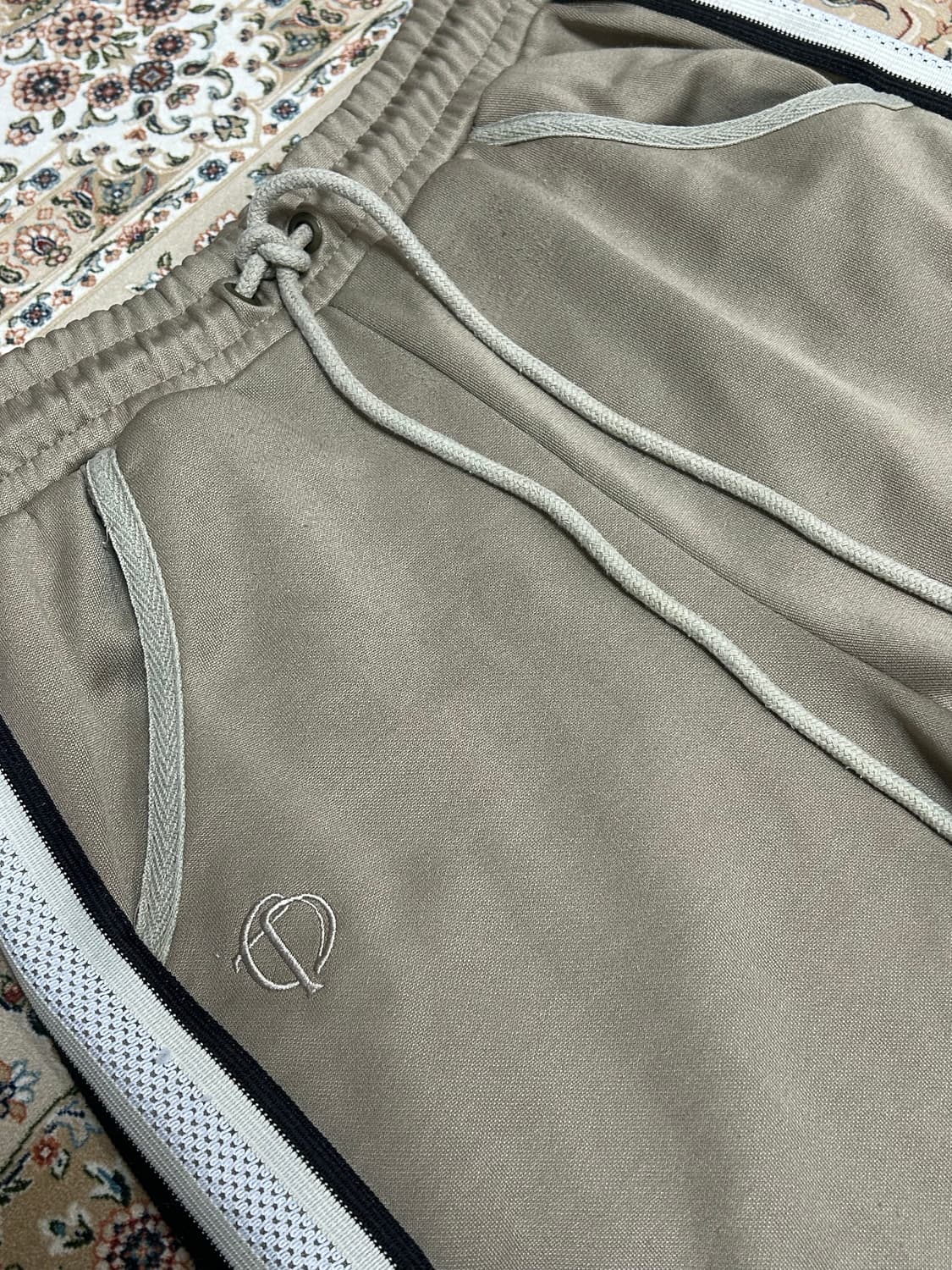 더오픈프로덕트 테이프드 저지 트랙팬츠 베이지1 상품이미지2