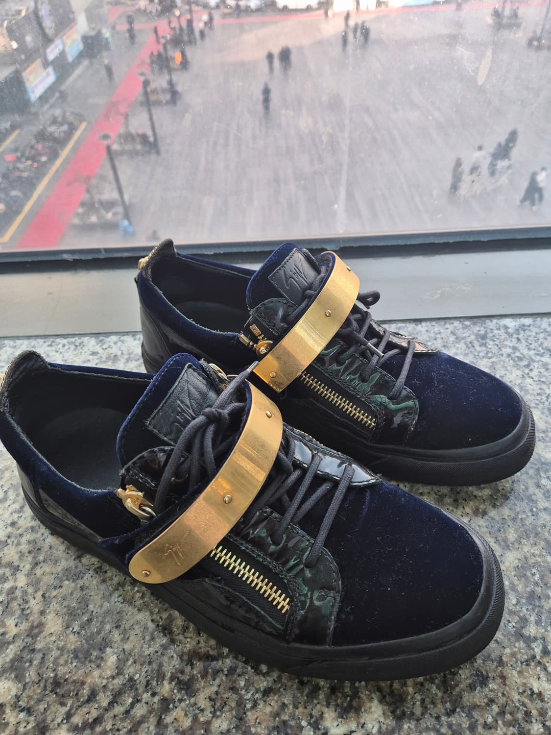 쥬세페 자노티 메탈 스트랩 벨벳 로우탑 스니커즈 42 판매합니다 상품이미지2