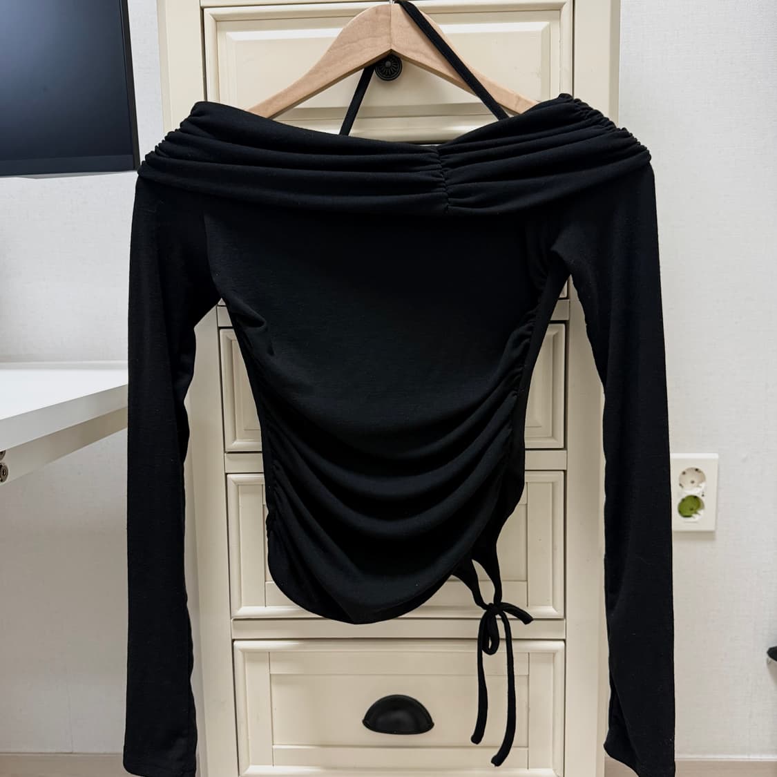 IMMr 언발 드레이프 오프숄더 긴팔티셔츠 상품이미지2