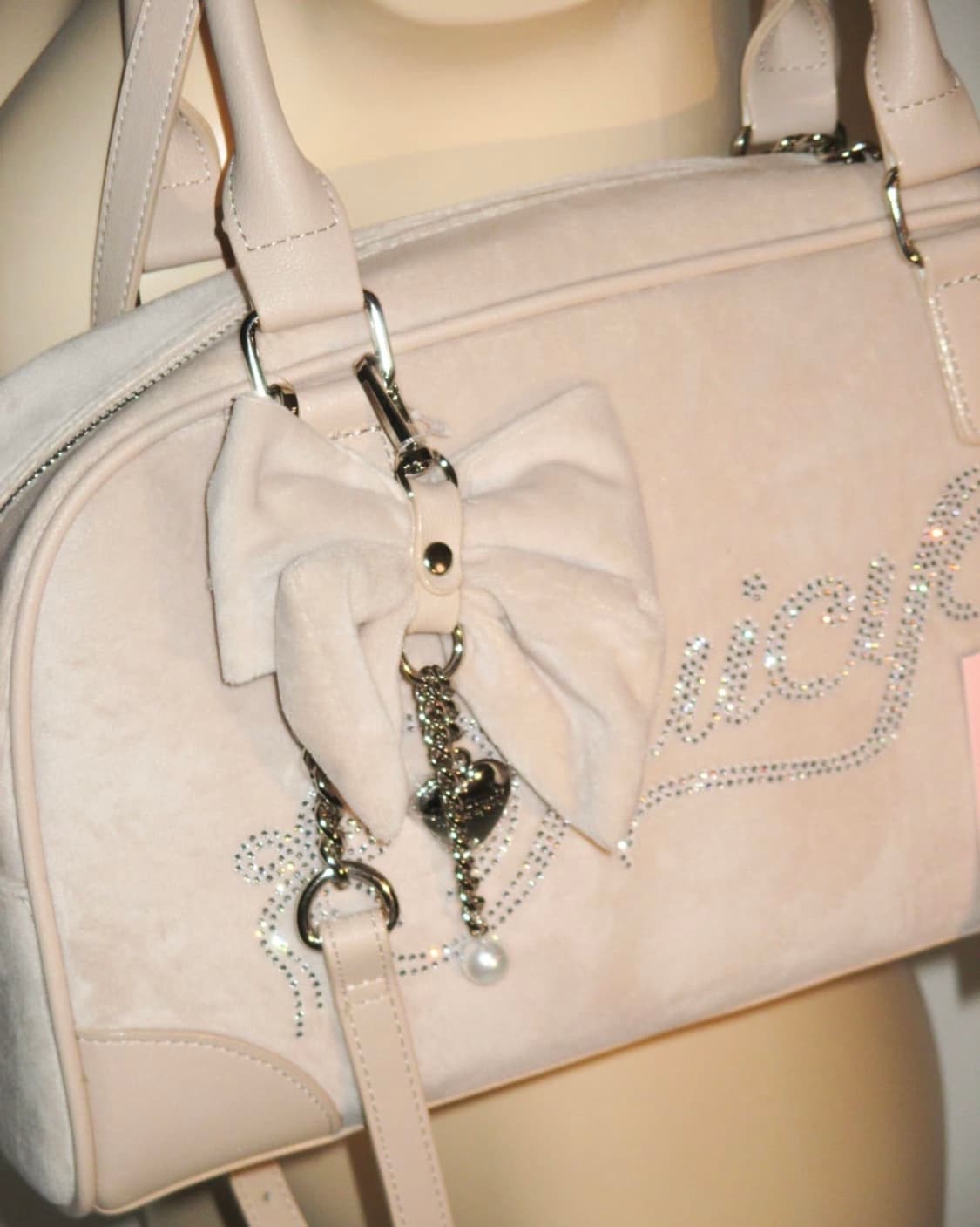 쥬시 꾸뛰르 베이지 벨로아 스쿨 토트백 + 리본 챰 상품이미지3